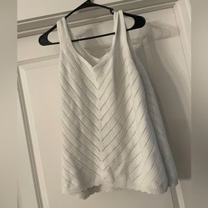 white knitted tank